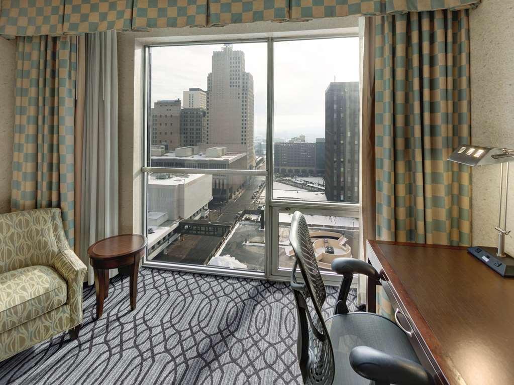 Doubletree By Hilton St Paul Downtown Hotel Saint Paul Room photo