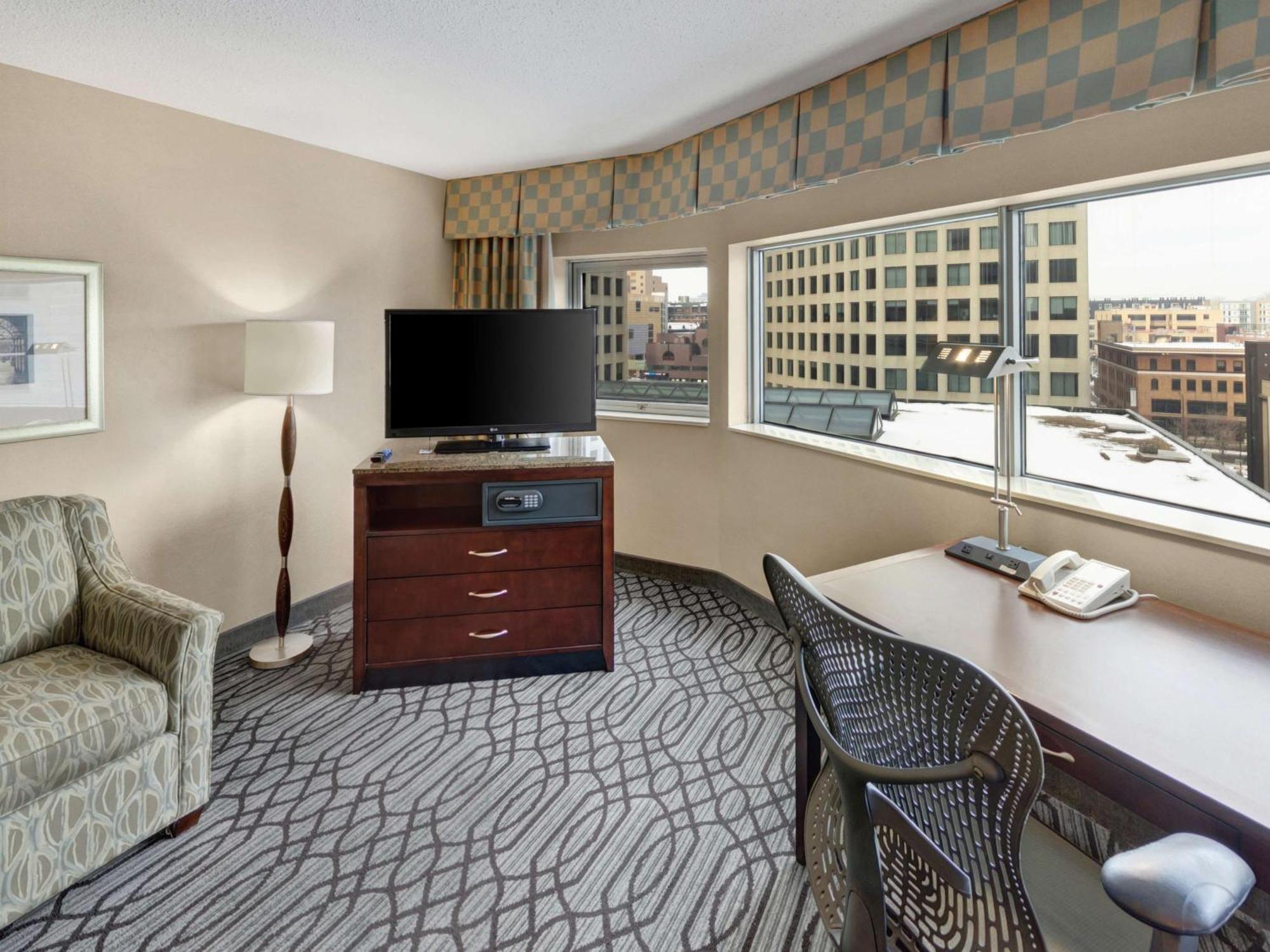 Doubletree By Hilton St Paul Downtown Hotel Saint Paul Exterior photo